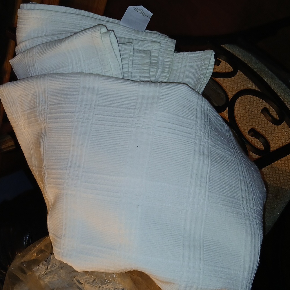 Ralph Lauren King Size White Textured Quilt